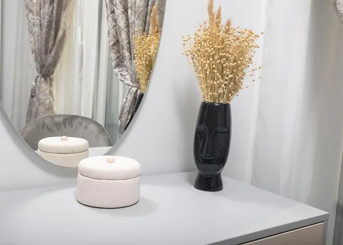 Апартамент Wings 1 Bedroom Luxury-free Parking *